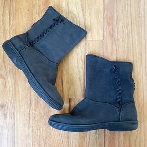 Olukai O Waho Nubuck Leather Ankle Boot Whipstitch Detail Black 7.5